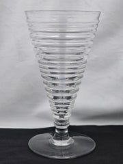 - BACCARAT - Grand Vase en forme ondulé