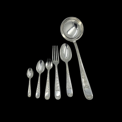 12 cuillères à soupe métal argenté style Louis XIV orfèvre Christofle modèle Villeroy Vintage silver-plated soup spoons 20,6cm - France 12 cuillères à soupe métal argenté style Louis XIV orfèvre Christofle modèle Villeroy Vintage silver-plated soup spoons 20,6cm - France