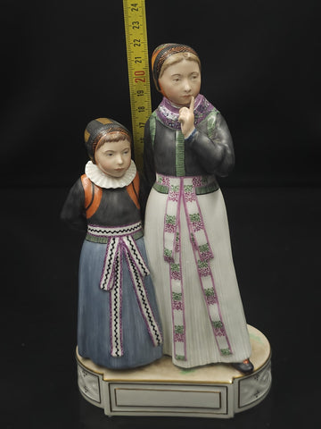 2 Figurines Royal Copenhagen N° 12106 et 12105 Carl Martin Hansen