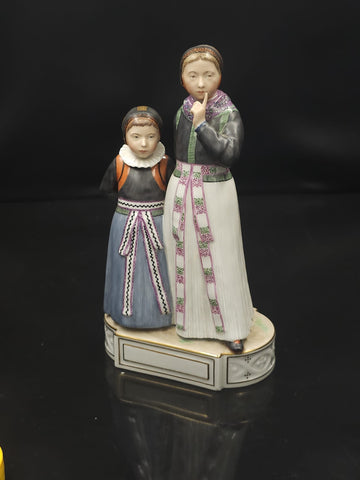 2 Figurines Royal Copenhagen N° 12106 et 12105 Carl Martin Hansen